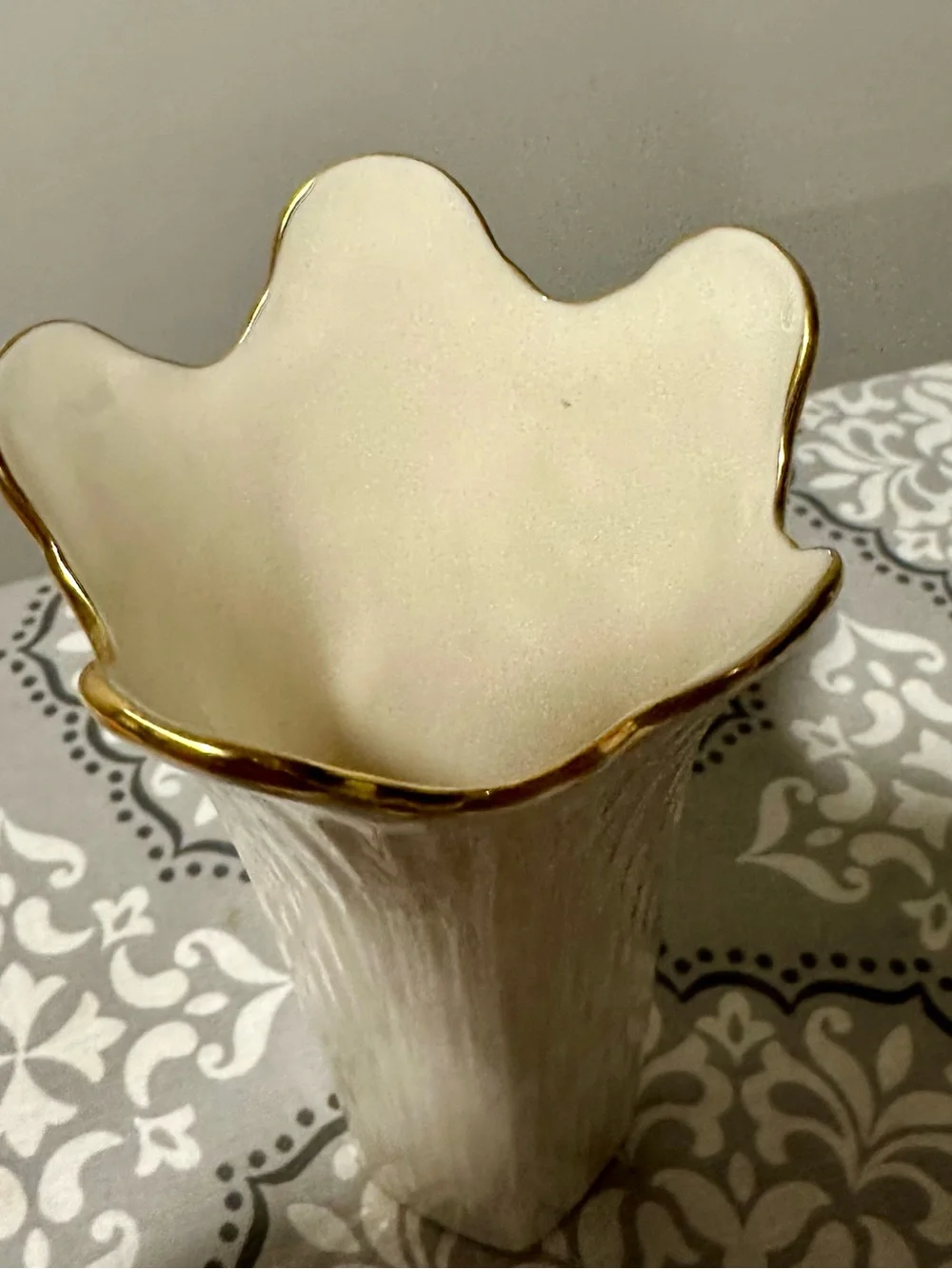 Lenox Meridian Collection Ribbed Ivory Gold Rim Vase (8 inches)